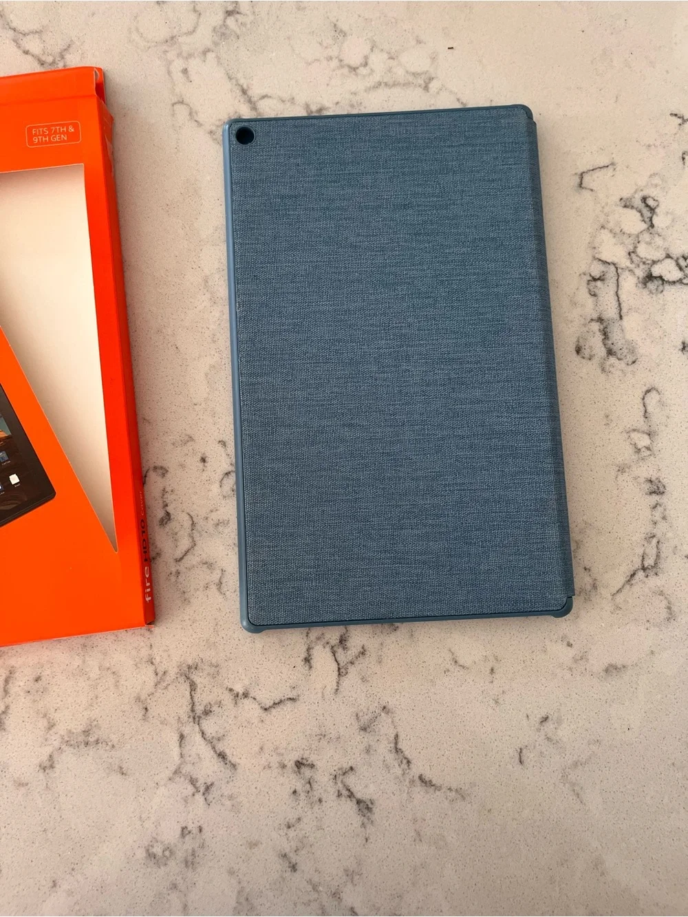 Amazon Fire HD 10 (9th Generation) 32GB, Wi-Fi, 10.1in - Black with case